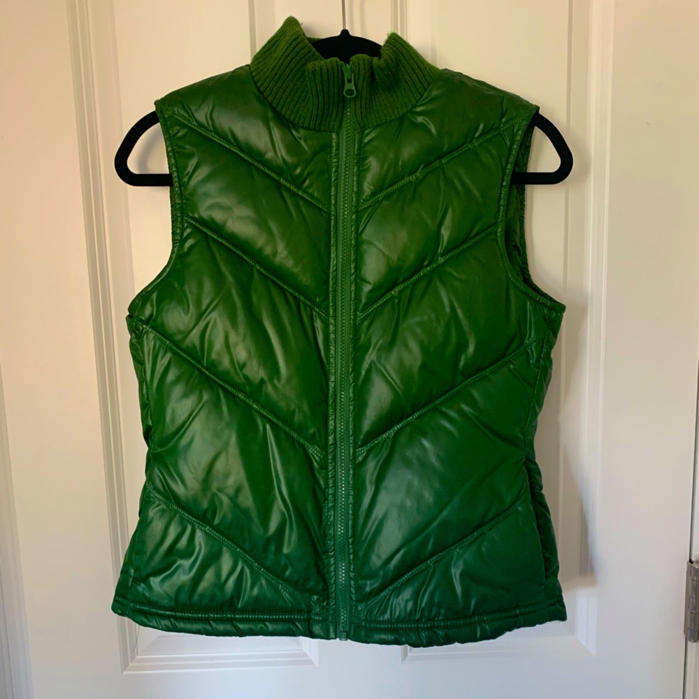 Green ski vest
